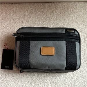 NWT Tumi Gray and Black Men's McGuire kit toiletry Bag
